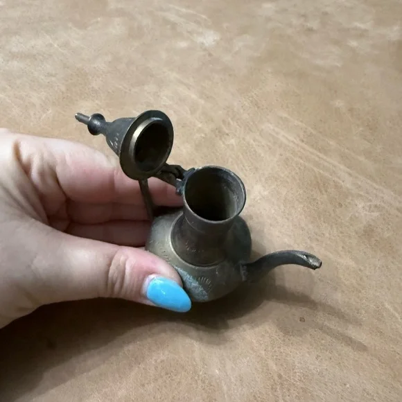 Vintage Etched Brass Mini Teapot/Coffee Pot With A Long Spout Ornate - Picture 5 of 6